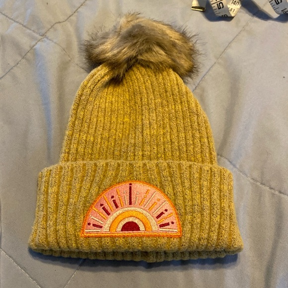THE SUNRAY BEANIE BY VIRGINA WOLF - Picture 1 of 3
